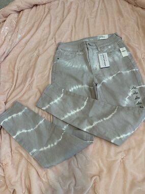 Old Navy Rockstar Super Skinny High-Rise Jeans in Light Gray